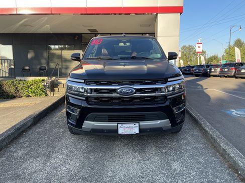 Used 2024 Ford Expedition Max Limited AWD/4WD image 2