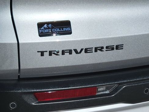 Used 2025 Chevrolet Traverse LT image 12