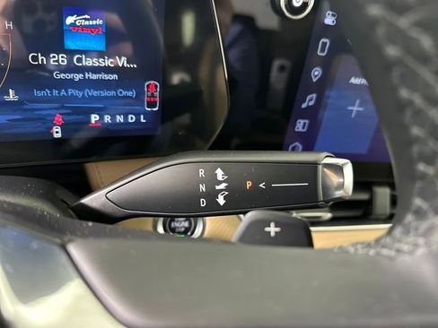 Used 2025 Chevrolet Equinox ACTIV w/ Safety and Technology Package FWD image 20
