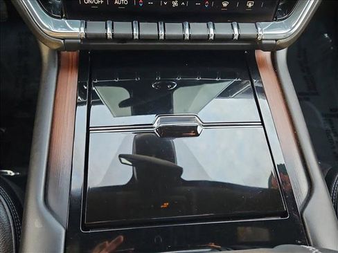 Used 2025 GMC Yukon Denali image 12