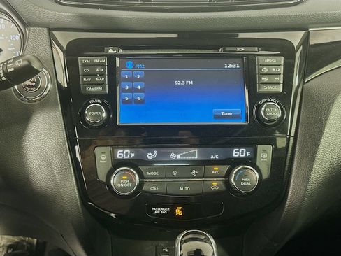 Used 2017 Nissan Rogue Sport SL w/ SL Premium Package FWD image 15