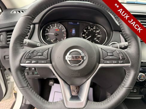 Used 2020 Nissan Rogue SV AWD/4WD image 17