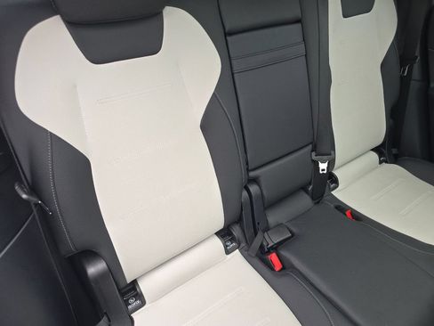 Used 2023 Mercedes-Benz GLB 250 4MATIC image 25