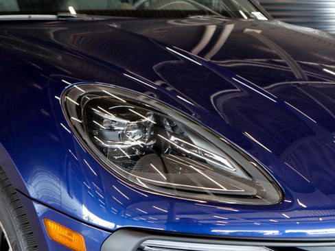 Used 2025 Porsche Macan image 26