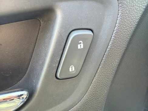 Used 2017 Chevrolet Colorado LT w/ LT Convenience Package RWD image 21