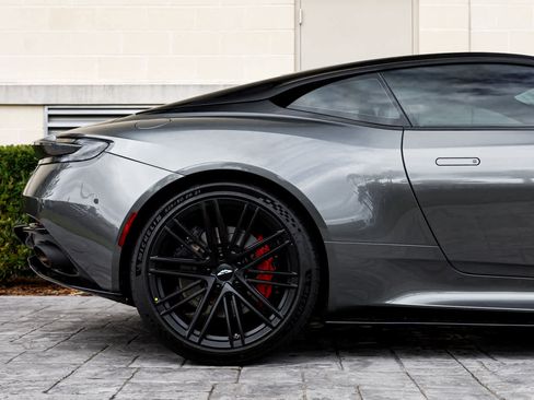 Used 2024 Aston Martin DB12 image 18