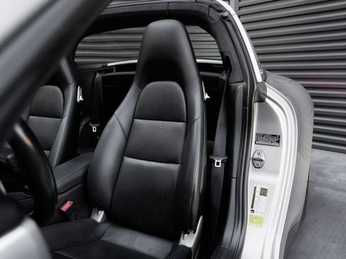 Certified 2017 Porsche 911 Targa 4S AWD/4WD image 5