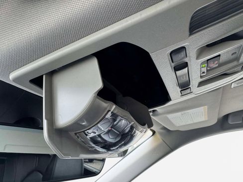 Certified 2025 Toyota Highlander XLE image 40