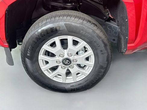 Certified 2026 Toyota Tacoma SR5 AWD/4WD image 30