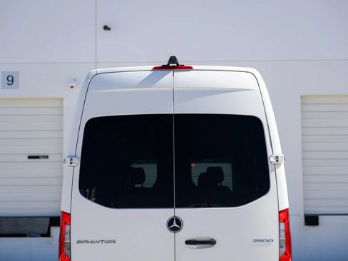 Used 2021 Mercedes-Benz Sprinter 2500 image 93