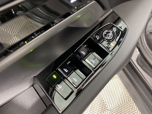 New 2026 BMW 530i xDrive w/ Premium Package image 7