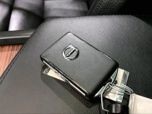 Certified 2023 Volvo XC60 B5 Plus w/ Protection Package Premier image 12