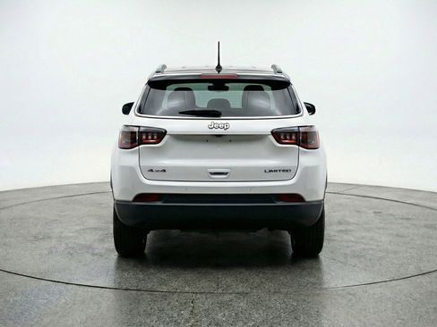 Used 2025 Jeep Compass Latitude AWD/4WD image 6