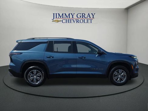 Used 2025 Chevrolet Traverse LT AWD/4WD image 6