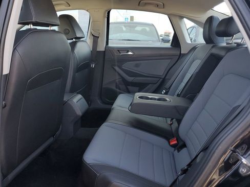 Used 2025 Volkswagen Jetta SE image 26