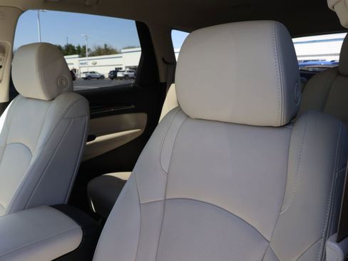 Used 2024 Buick Enclave Essence image 14