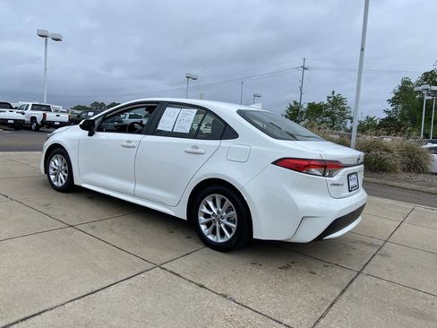 Used 2021 Toyota Corolla LE w/ LE Convenience Package image 8