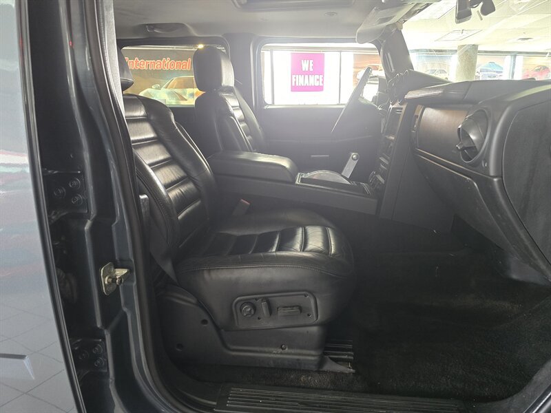 Used 2005 HUMMER H2 w/ Preferred Equipment Group AWD/4WD image 15