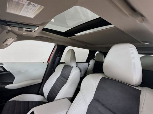 New 2025 Mitsubishi Outlander SE image 23