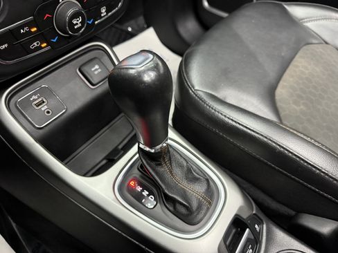 Used 2020 Jeep Compass Latitude FWD image 15