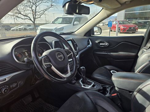 Used 2016 Jeep Cherokee Trailhawk w/ Comfort/Convenience Group image 12