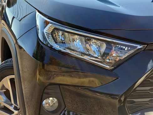 Used 2021 Toyota RAV4 XLE Premium image 30