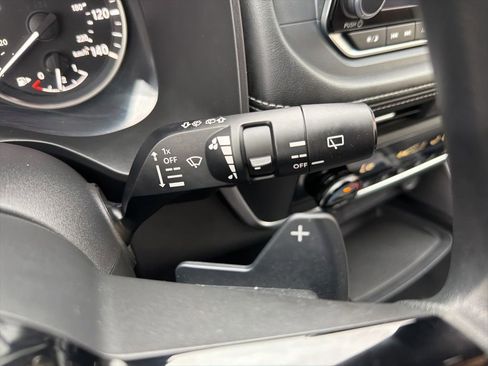 Used 2023 Nissan Rogue SV AWD/4WD image 28