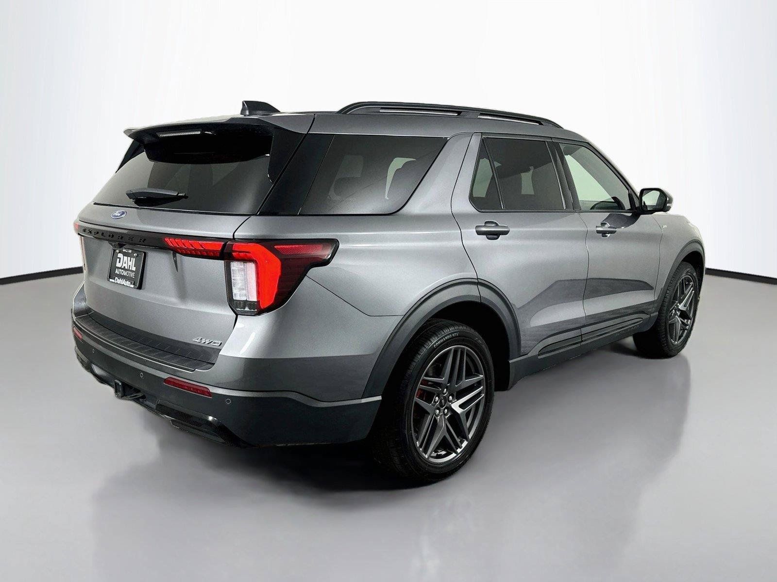 Used 2025 Ford Explorer ST-Line w/ ST-Line Street Pack AWD/4WD image 13