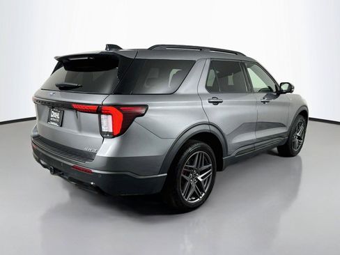 Used 2025 Ford Explorer ST-Line w/ ST-Line Street Pack AWD/4WD image 13