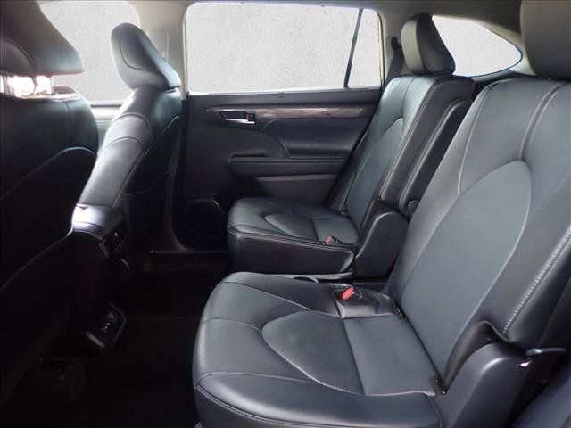 Certified 2026 Toyota Highlander Limited AWD/4WD image 10