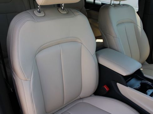 New 2026 Jeep Grand Cherokee L Limited w/ Limited Altitude Package AWD/4WD image 16