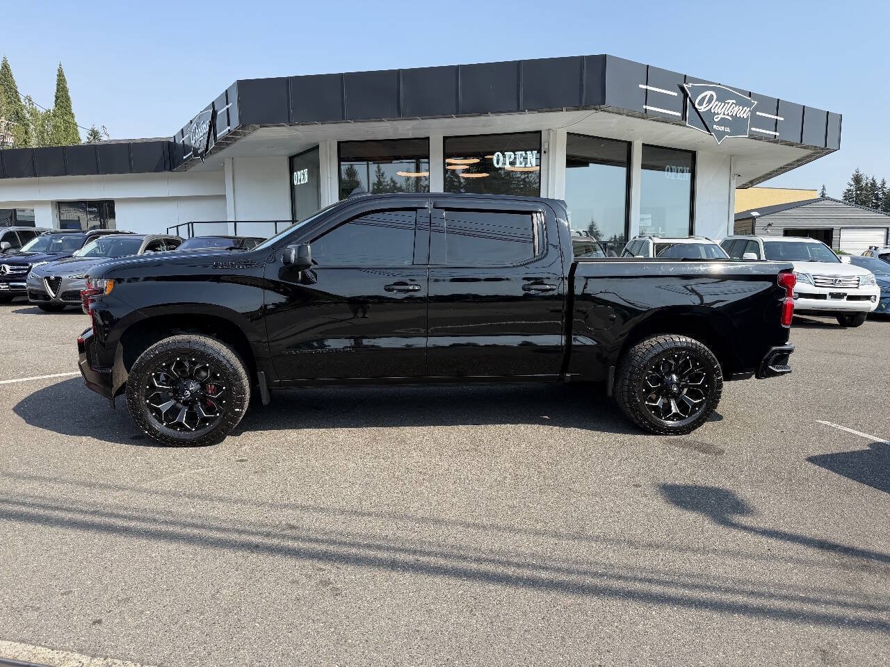 Used 2019 Chevrolet Silverado 1500 High Country w/ High Country Premium Package AWD/4WD image 2