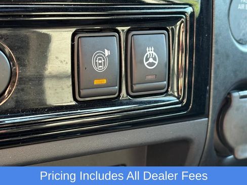 Used 2021 Nissan Titan PRO-4X w/ Pro-4x Convenience Package AWD/4WD image 17