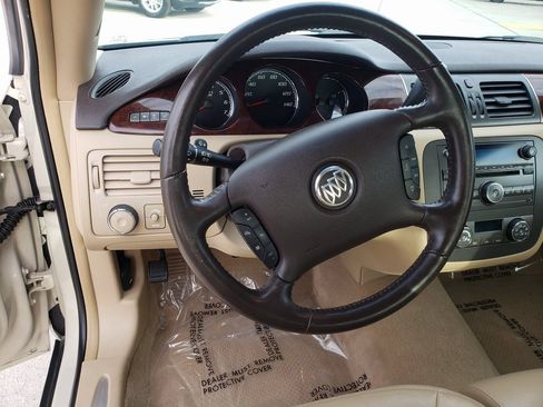 Used 2011 Buick Lucerne CXL image 18