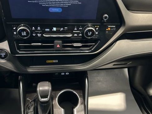 Used 2023 Toyota Highlander Limited image 12