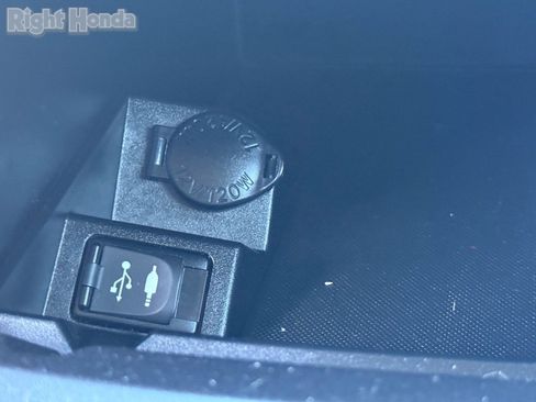 Used 2016 Toyota Camry SE image 23