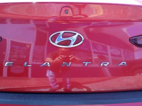 Used 2019 Hyundai Elantra SEL FWD image 10