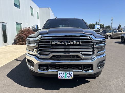 Used 2025 RAM 3500 Laramie AWD/4WD image 8