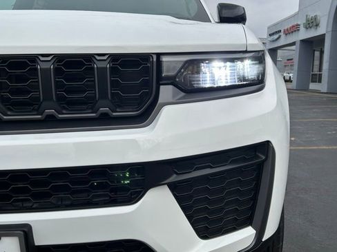 New 2026 Jeep Grand Cherokee Laredo image 3