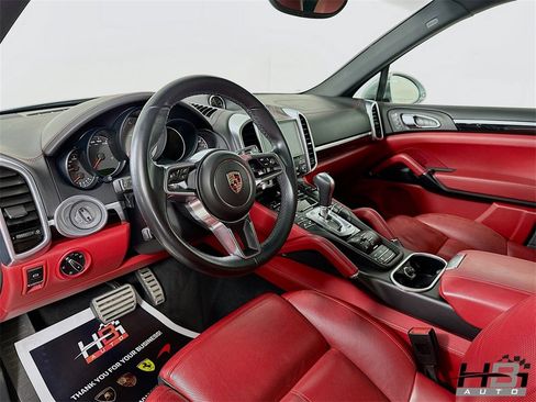 Used 2017 Porsche Cayenne S image 10
