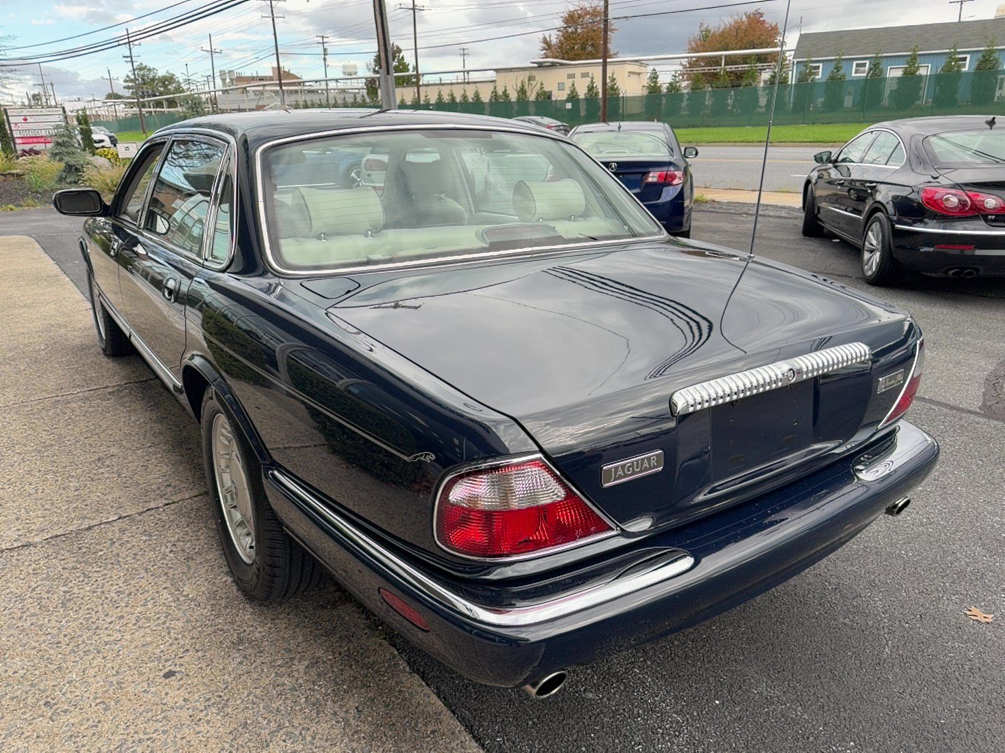 Used 2000 Jaguar XJ RWD image 4