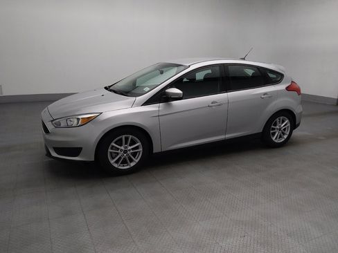 Used 2016 Ford Focus SE FWD image 2
