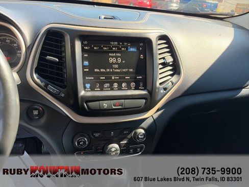 Used 2018 Jeep Cherokee Limited AWD/4WD image 13