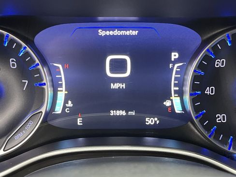 Used 2025 Chrysler Pacifica Select FWD image 16