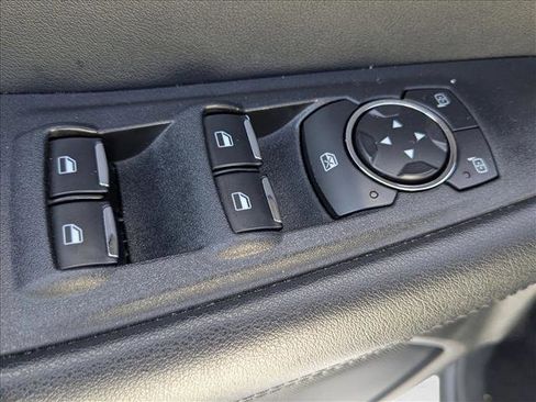 Used 2022 Ford Edge SE w/ Black Appearance Package image 9