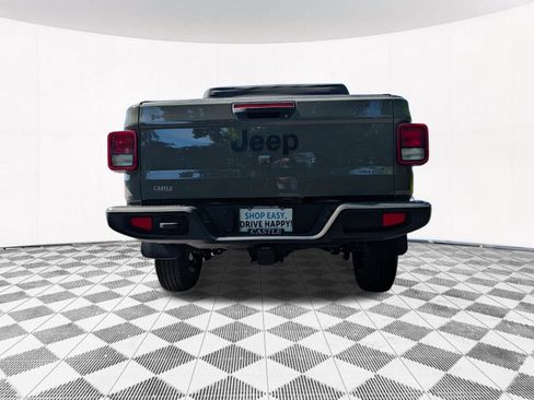 Used 2023 Jeep Gladiator Sport AWD/4WD image 13