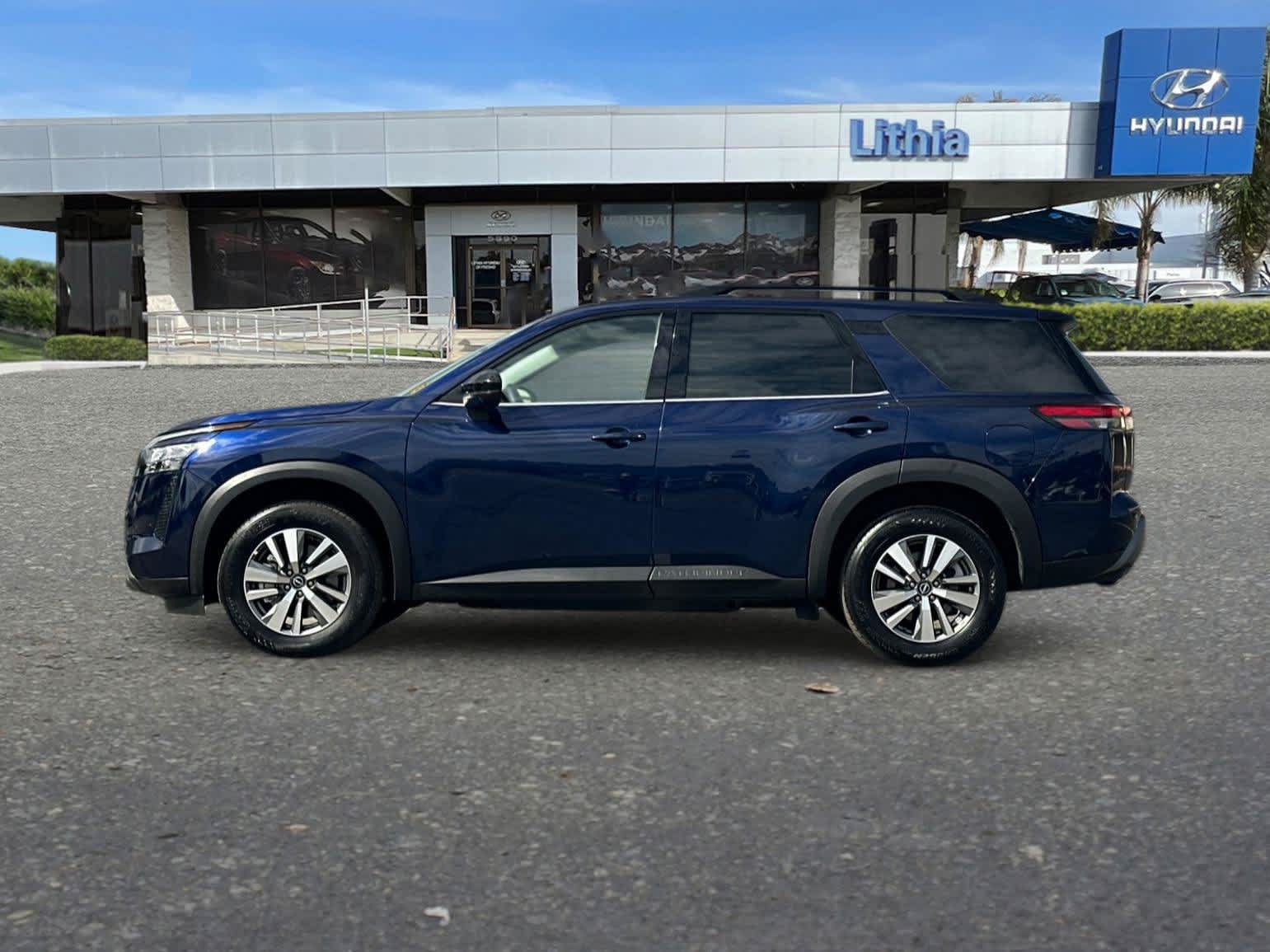 Used 2026 Nissan Pathfinder SL FWD image 6