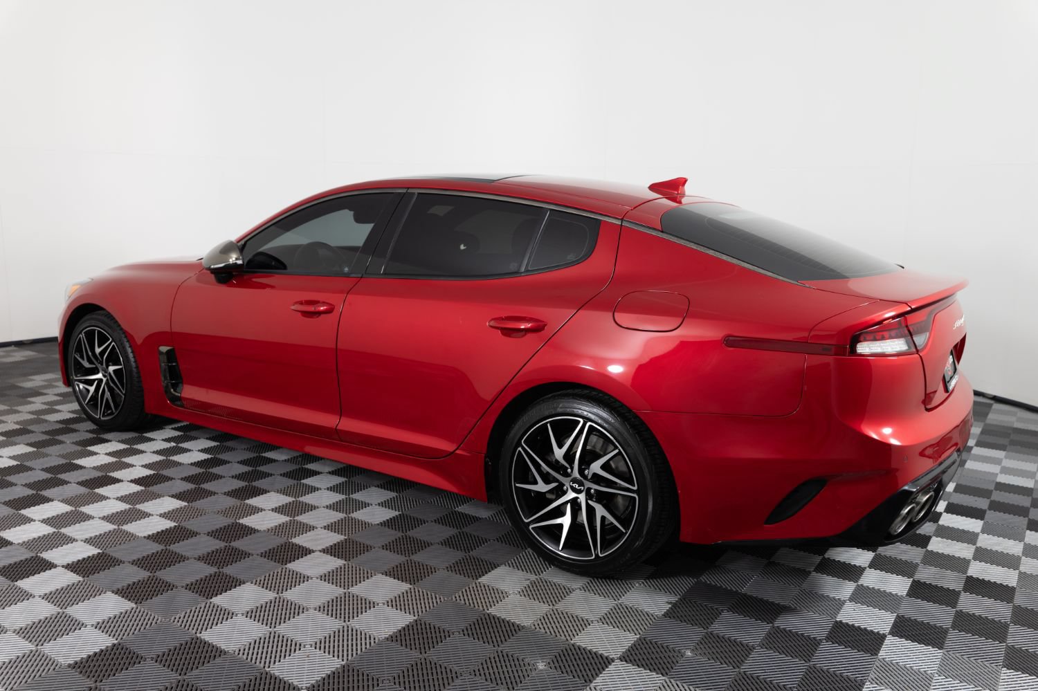 Used 2023 Kia Stinger GT-Line w/ Sun & Sound Package RWD image 4