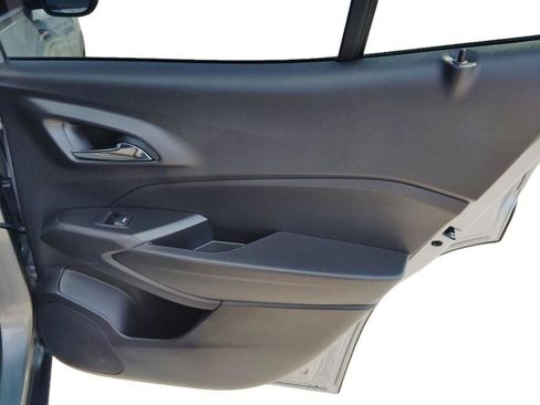 Used 2025 Chevrolet Trax LT FWD image 26