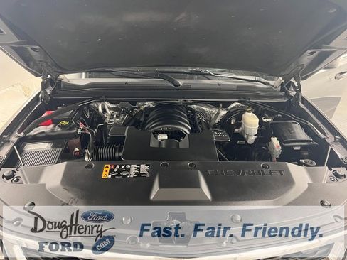 Used 2017 Chevrolet Suburban LT image 23